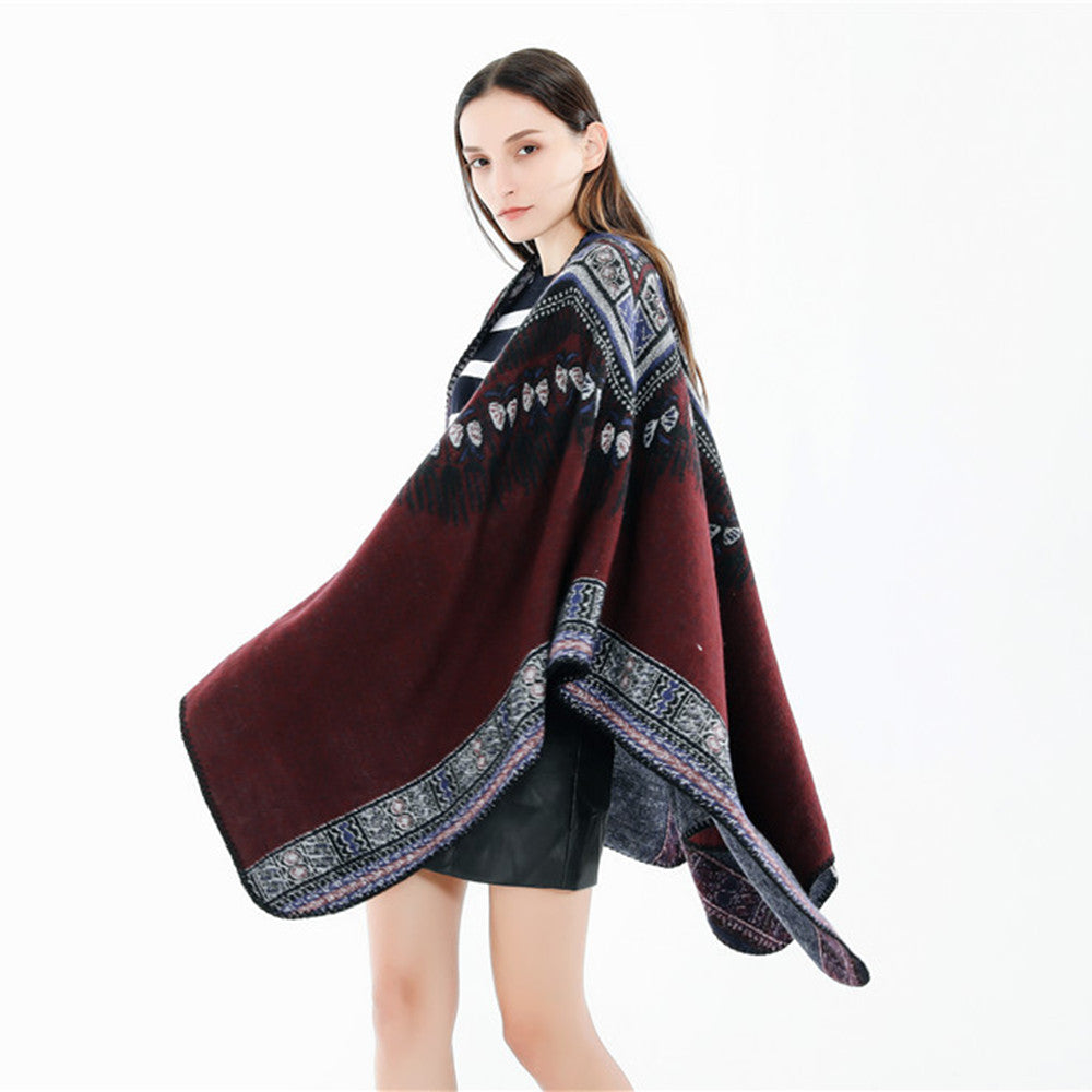 Damen Oversize-Ruana-Poncho im Ethno-Jacquard mit V-Ausschnitt und Bordürenkante Shop Nory