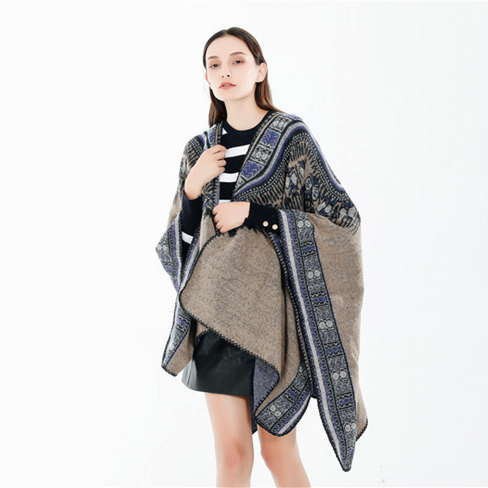Damen Oversize-Ruana-Poncho im Ethno-Jacquard mit V-Ausschnitt und Bordürenkante Shop Nory
