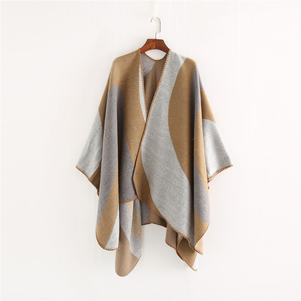 Damen Weichfallender Cape‑Überwurf im Oversize‑Ruana‑Stil mit kontrastierenden Rundflächen und Zierkettnaht Shop Nory