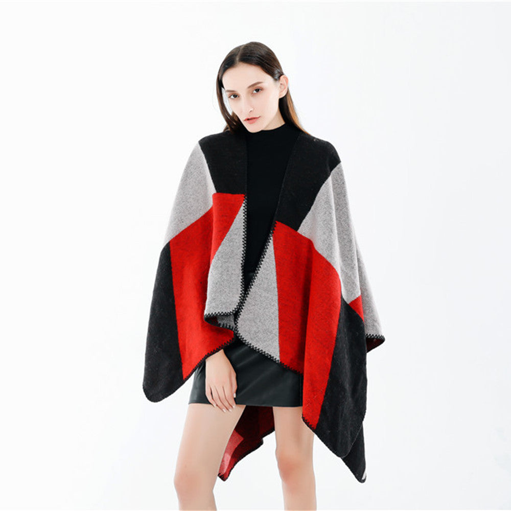 Damen Weichfallender Cape‑Überwurf im Oversize‑Ruana‑Stil mit kontrastierenden Rundflächen und Zierkettnaht Shop Nory