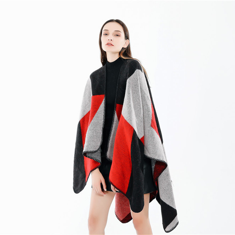 Damen Weichfallender Cape‑Überwurf im Oversize‑Ruana‑Stil mit kontrastierenden Rundflächen und Zierkettnaht Shop Nory