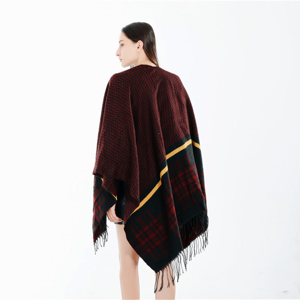 Damen Oversize-Umhangponcho aus Wollmix mit Karomuster, Zickzackjacquard und Fransensaum Shop Nory