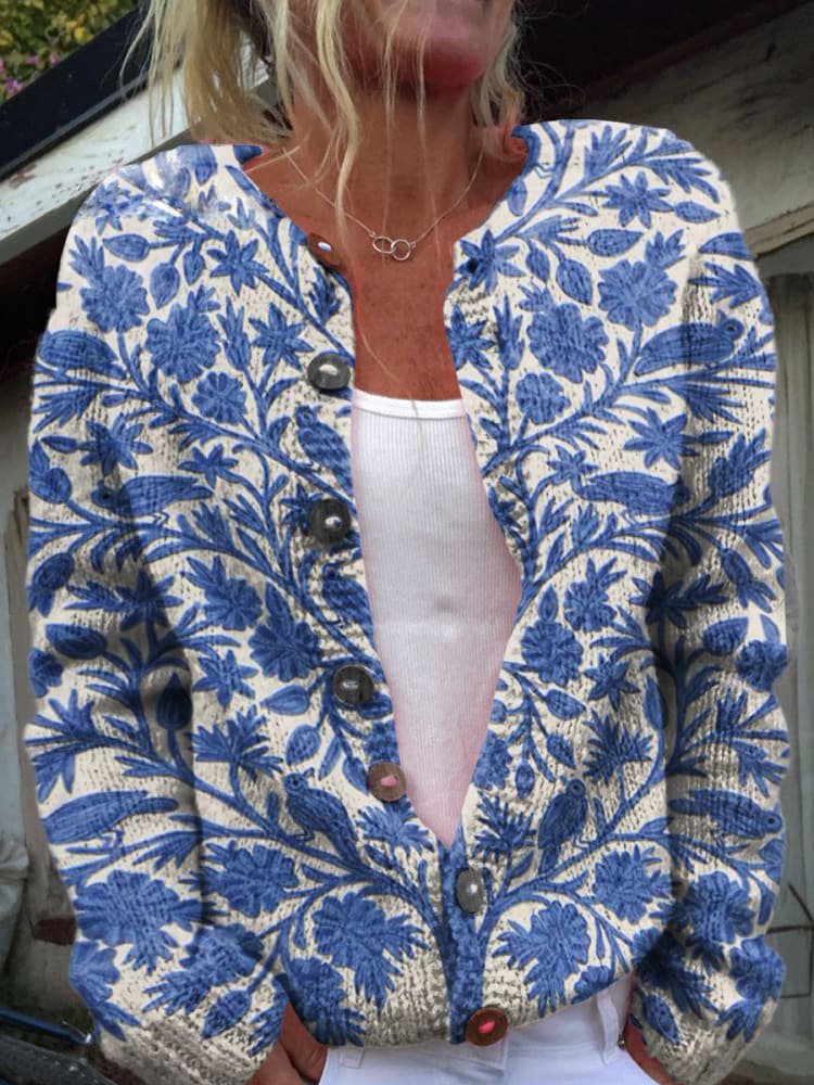 Weiche Strickjacke mit Blütenstickerei