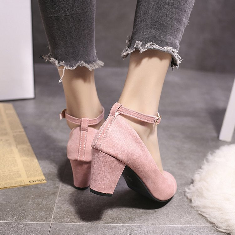 Damen nan Samtige Komfort-Pumps mit gepolstertem Fußbett und verstellbarem Knöchelriemen
