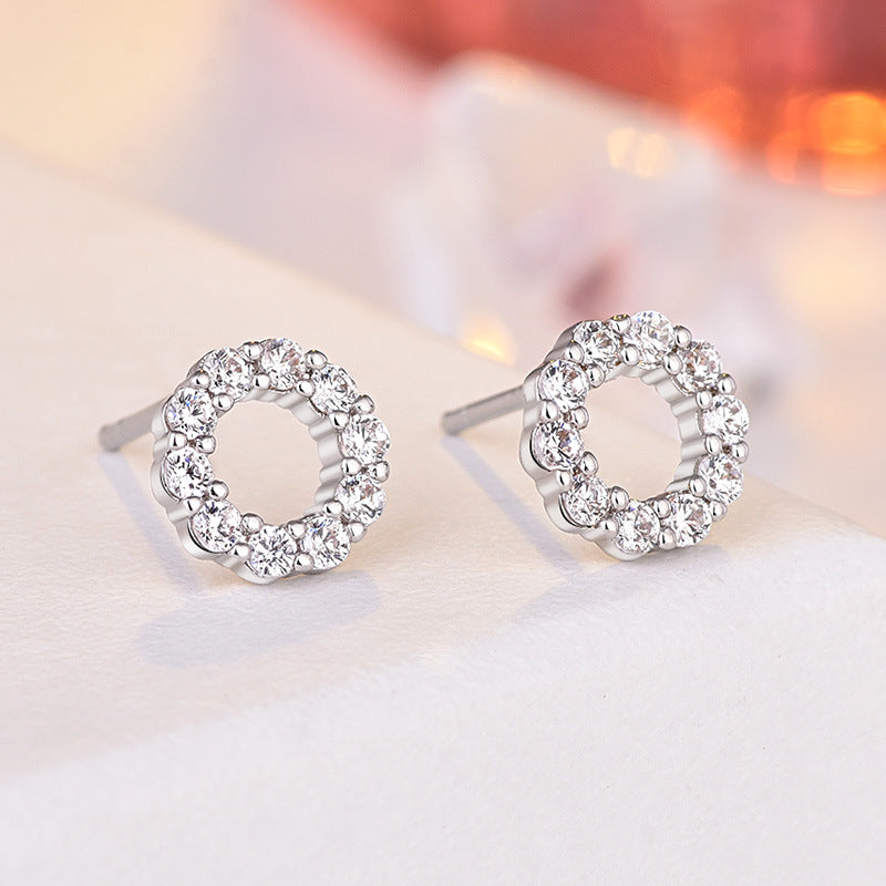 Damen Ohrstecker mit funkelndem Kristalldesign und eleganter Zirkonia-Verzierung Shop Nory
