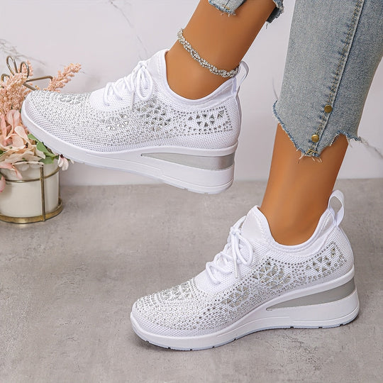 Elegante Sneakers mit Strasssteinen