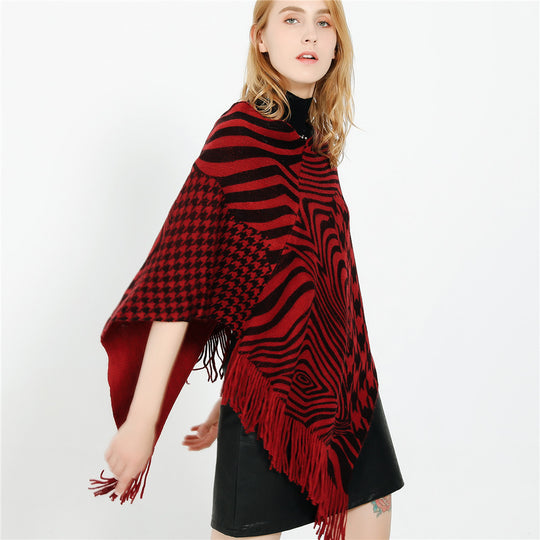 Damen Fransen-Poncho im Oversize mit grafischem Jacquard und asymmetrischem Zipfelsaum Shop Nory