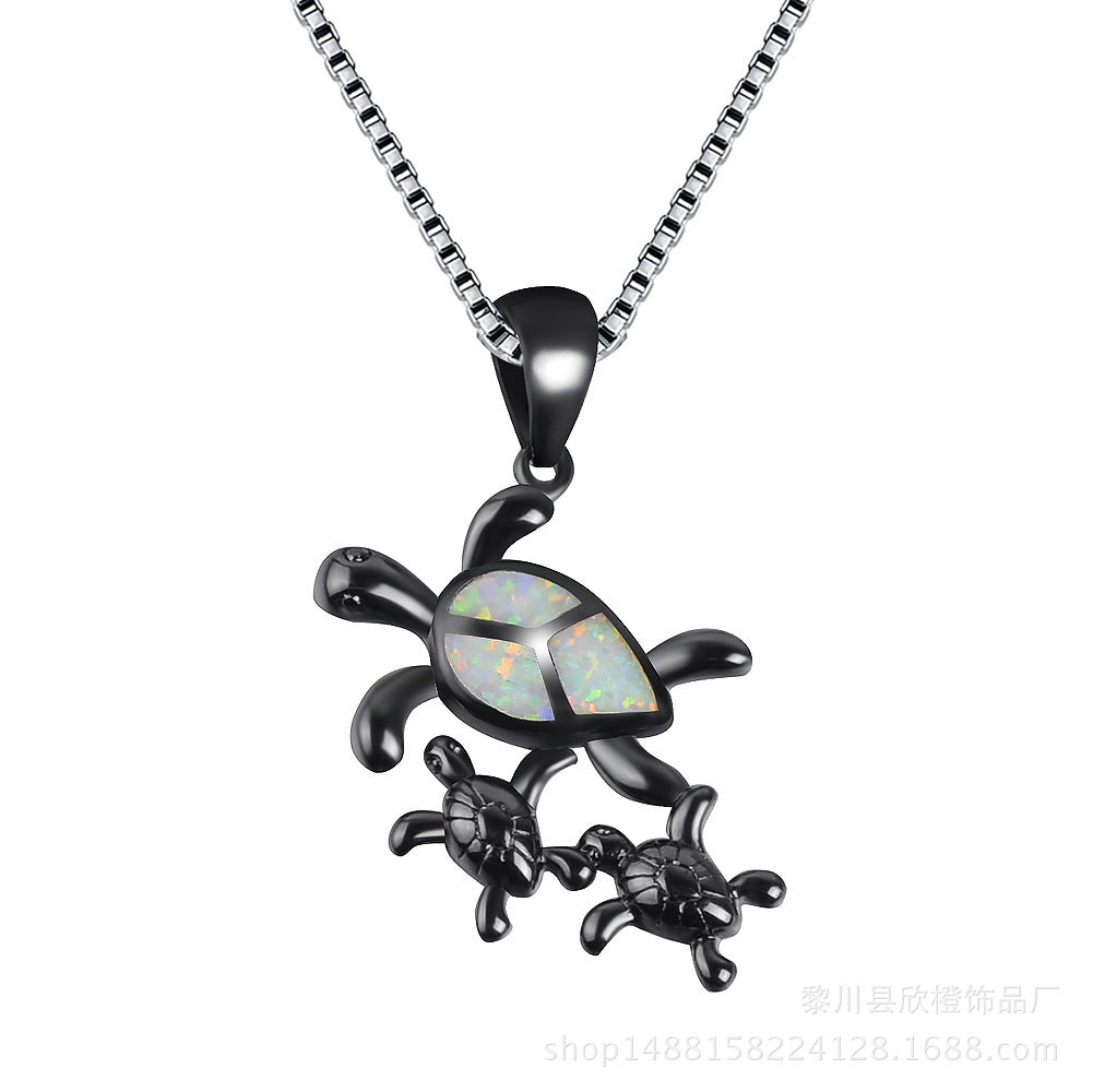 Damen Schmuckanhänger mit kunstvollem Schildkrötenmotiv und schimmerndem Opal Shop Nory