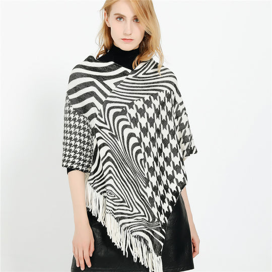 Damen Fransen-Poncho im Oversize mit grafischem Jacquard und asymmetrischem Zipfelsaum Shop Nory