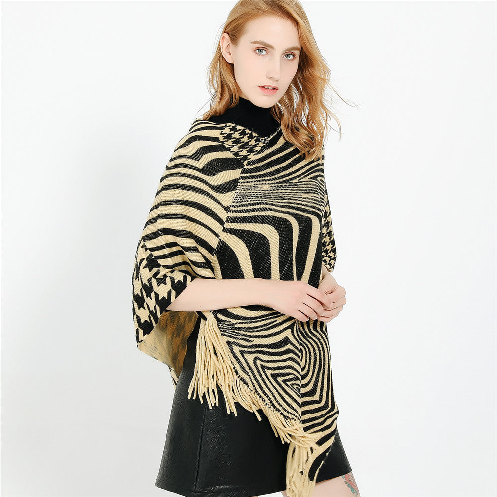 Damen Fransen-Poncho im Oversize mit grafischem Jacquard und asymmetrischem Zipfelsaum Shop Nory