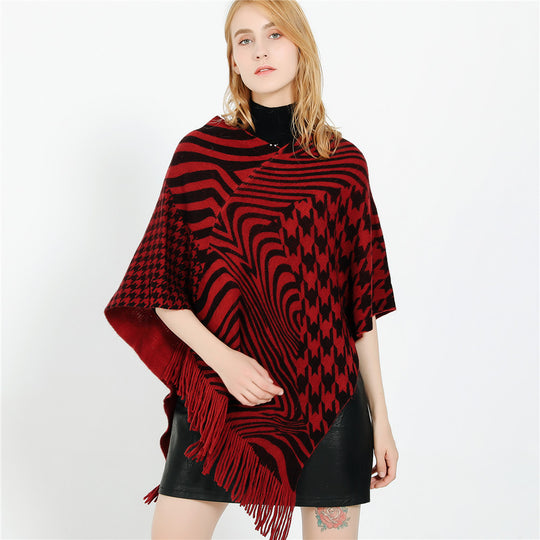 Damen Fransen-Poncho im Oversize mit grafischem Jacquard und asymmetrischem Zipfelsaum Shop Nory