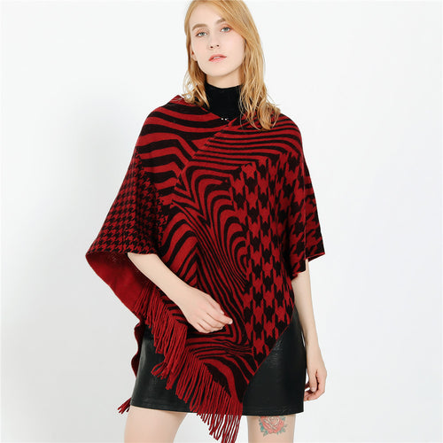 Damen Fransen-Poncho im Oversize mit grafischem Jacquard und asymmetrischem Zipfelsaum Shop Nory