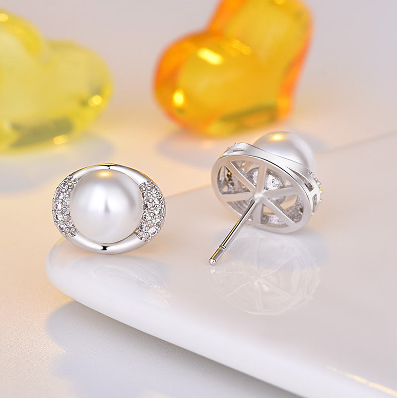 Damenohrringe mit hochwertiger Perle und funkelnden Zirkonia-Elementen Shop Nory