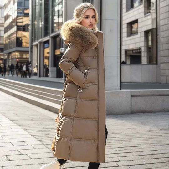 Damen lange Winterjacke mit Pelzmütze und Gürtel