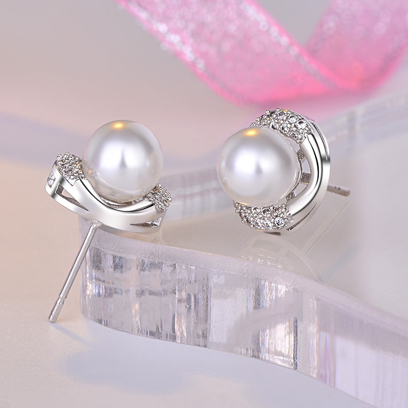 Damenohrringe mit hochwertiger Perle und funkelnden Zirkonia-Elementen Shop Nory