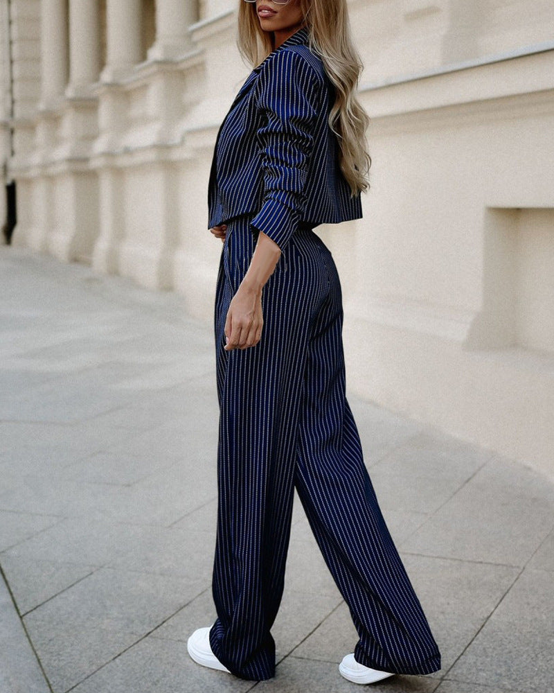 Teil Blazer und Hose - Gestreifter Cropped Blazer und Weite Hose mit Hoher Taille