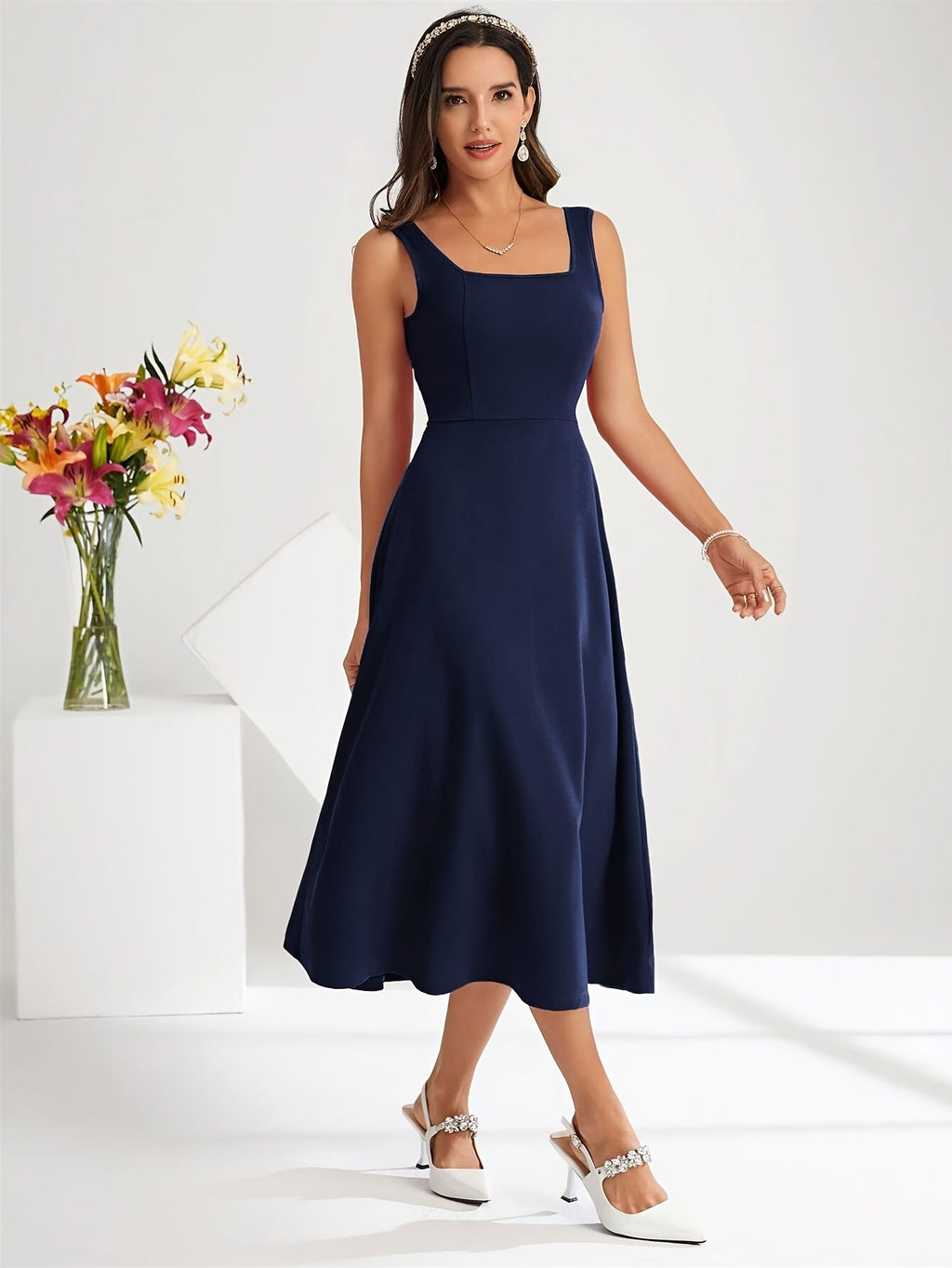 Elegantes Kleid mit Trägern Dunkelblau Farbe