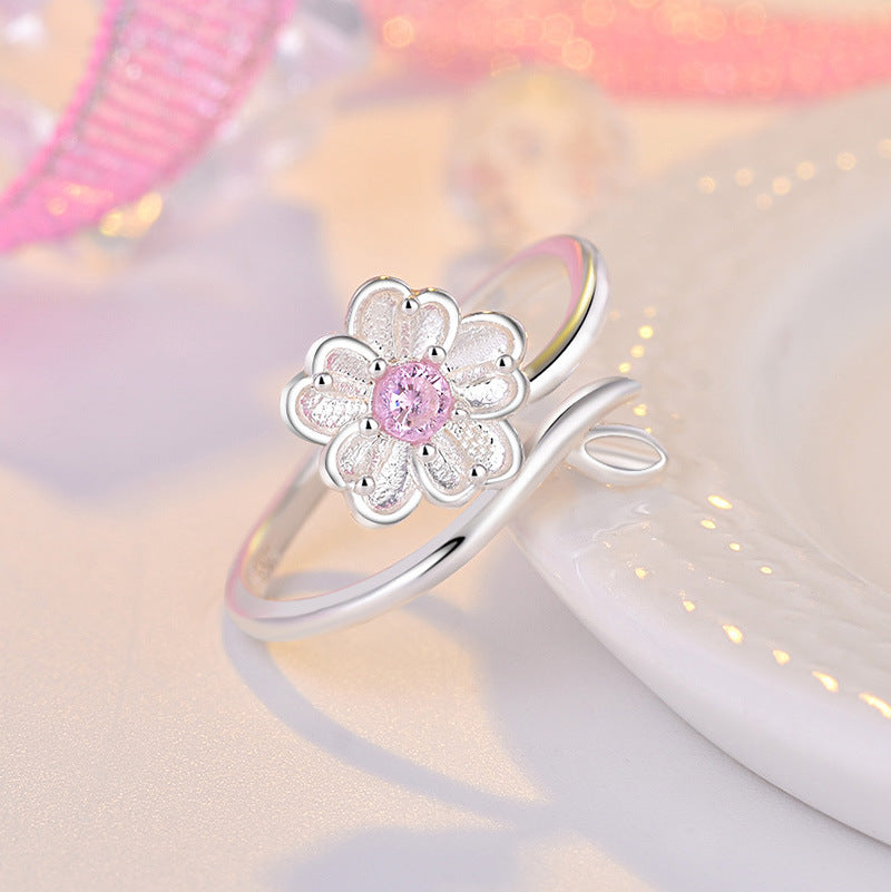Damenring mit kunstvollem Blumenmotiv und strahlendem Zirkonia Shop Nory