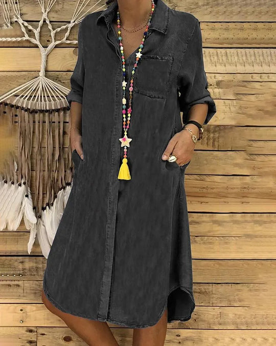 Jeans Midi-Kleid mit Umgeschlagenen Ärmeln und Brusttasche.