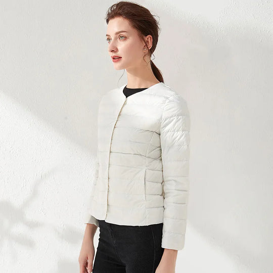 Leichte, Kragenlose, Schlankmachende Daunenjacke für Frauen