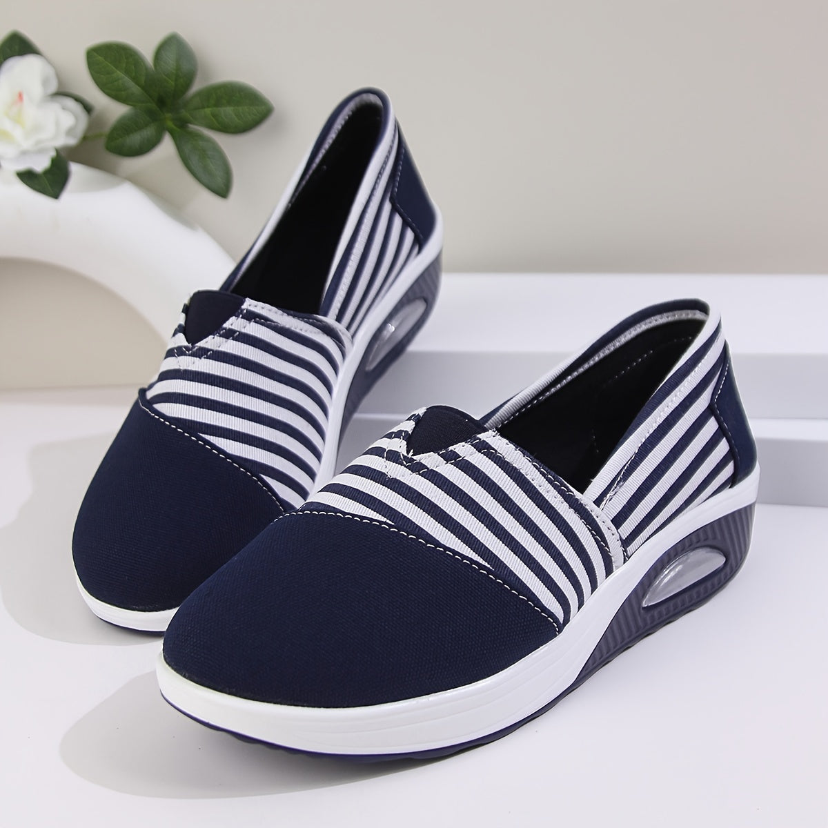 Gestreifte orthopädische Schuhe