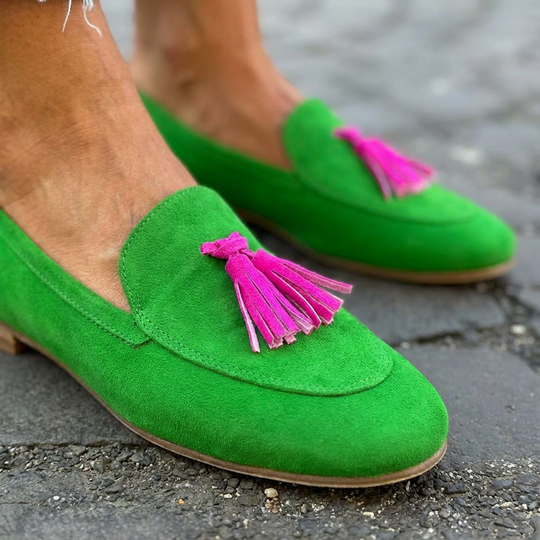 Grüne Loafer mit Pinker Fransenapplikation