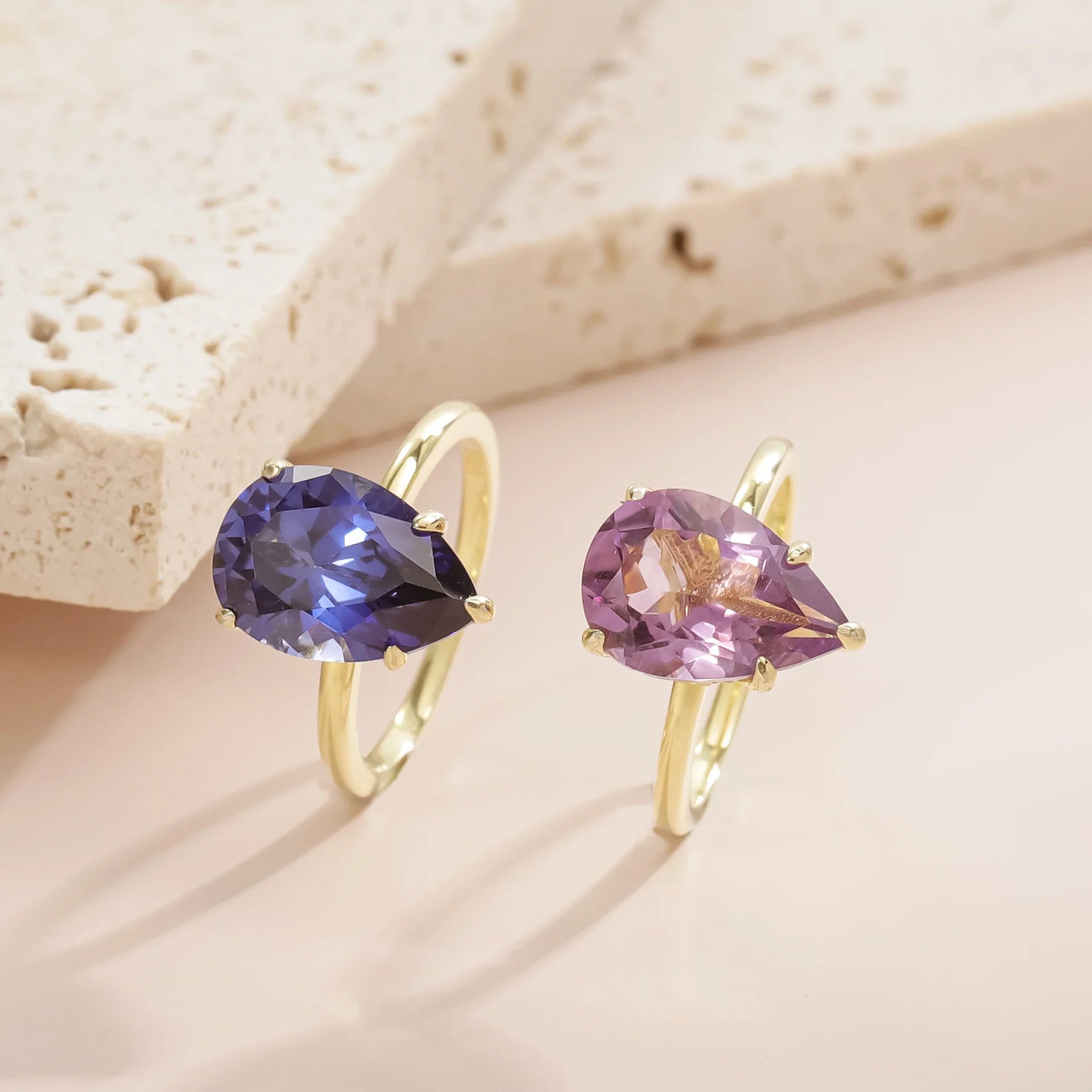 Gold-Amethyst-Ring mit großem tropfenförmigem Amethyst-Stein, Geburtsstein-Ring, Solitär-Verlobungsring | Shop Nory