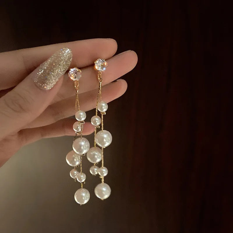 Damen goldbeschichtete simulierte Perlen Doppelperlen lange hängende Stud Ohrringe | Shop Nory