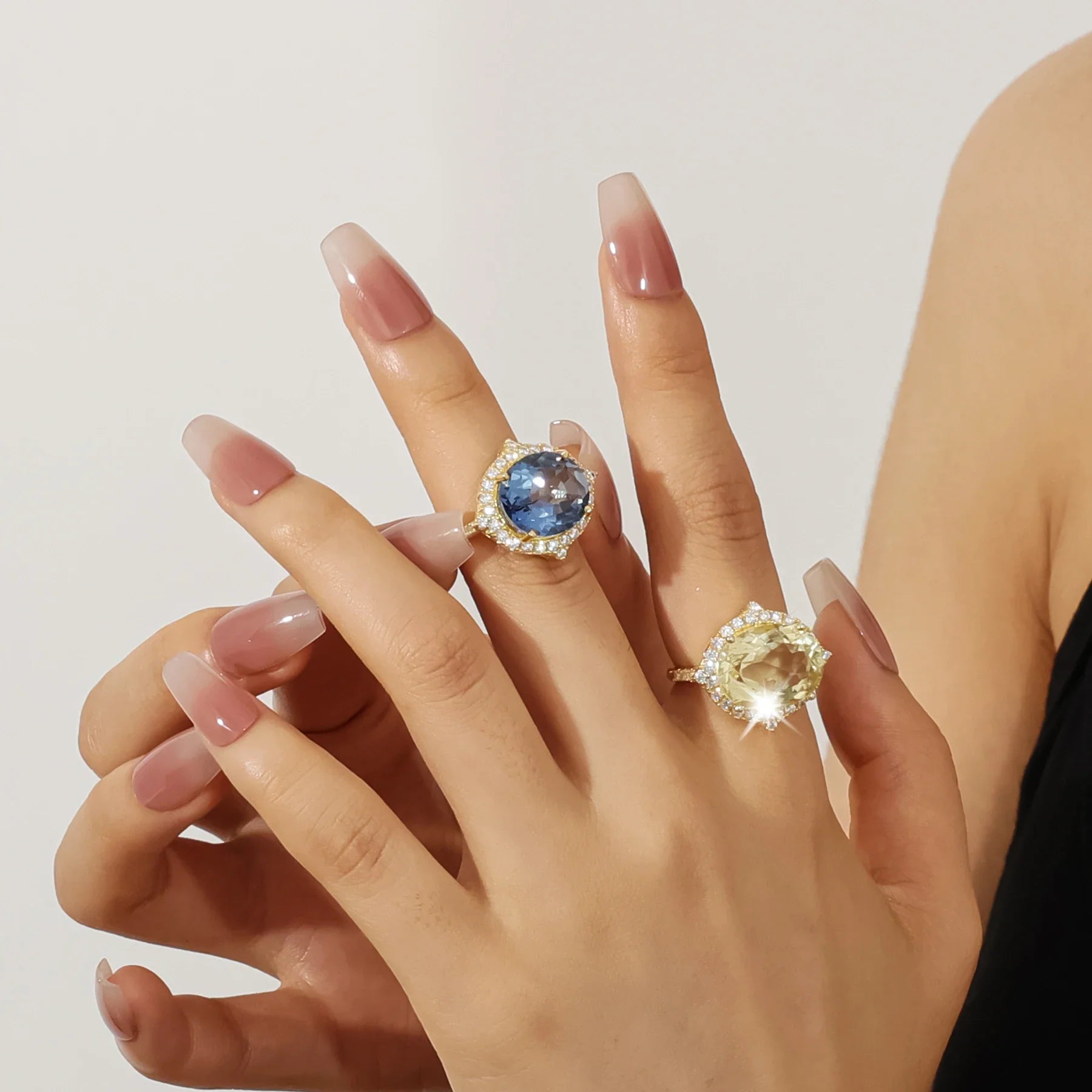 Zitronencitrin-Ring Verlobungsring mit großem gelbem Citrin und klarem CZ-Cocktailring | Shop Nory