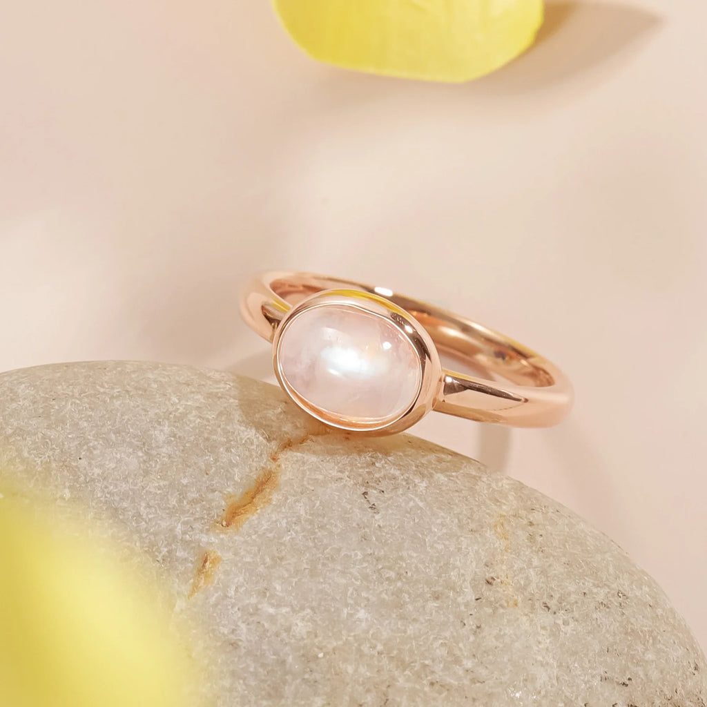 Mondsteinfassung Ring mit einem ovalen Mondstein Roségold Ring Mutterring | Shop Nory