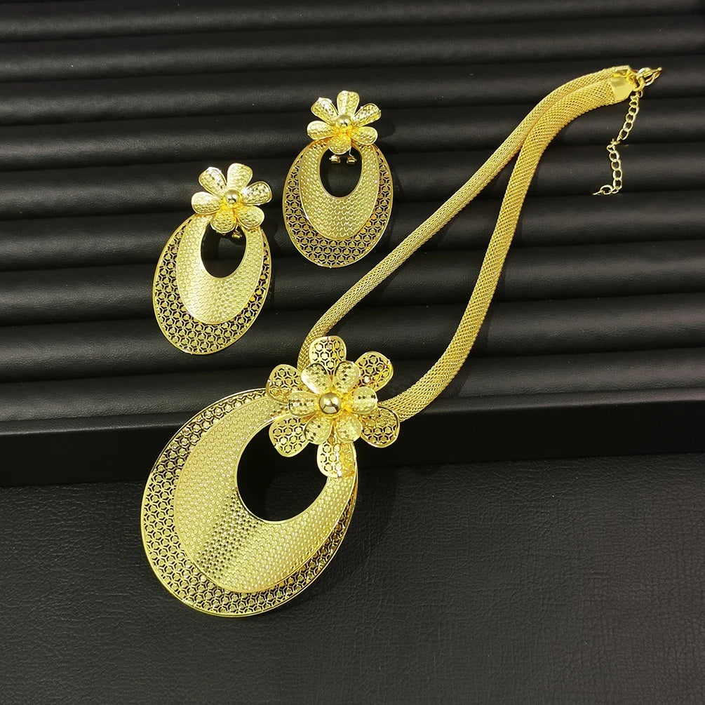 Damen Gold Große Ovale Überlagerung Ausschnitt Florales Anhänger Dicke Kette & Ohrringe Set | Shop Nory
