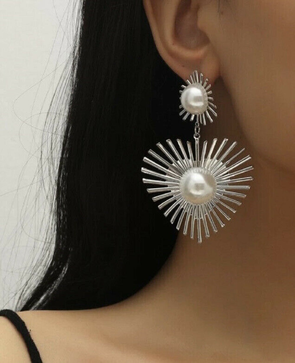 Damen Große Silber Wilde Sonnenblumen Spritz Kunstperlen Ohrstecker | Shop Nory