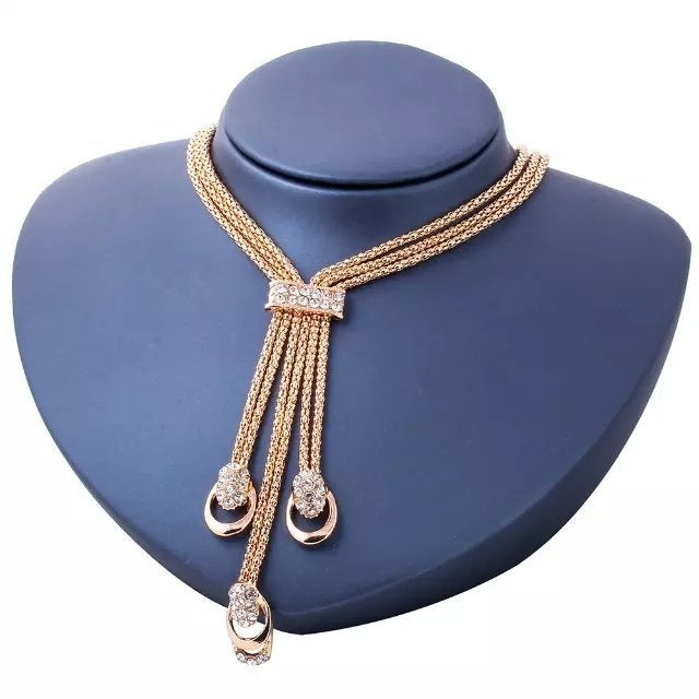 Damen Elegantes Goldplattiertes Choker Tropfen Geschichtetes Glattes Kristall 4-teiliges Halsketten-Set | Shop Nory