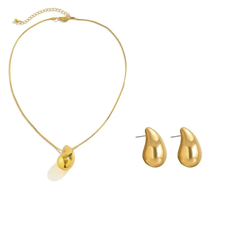 Damen Goldbeschichtete Schlangenketten Erbsenanhänger & Ohrringe Set | Shop Nory