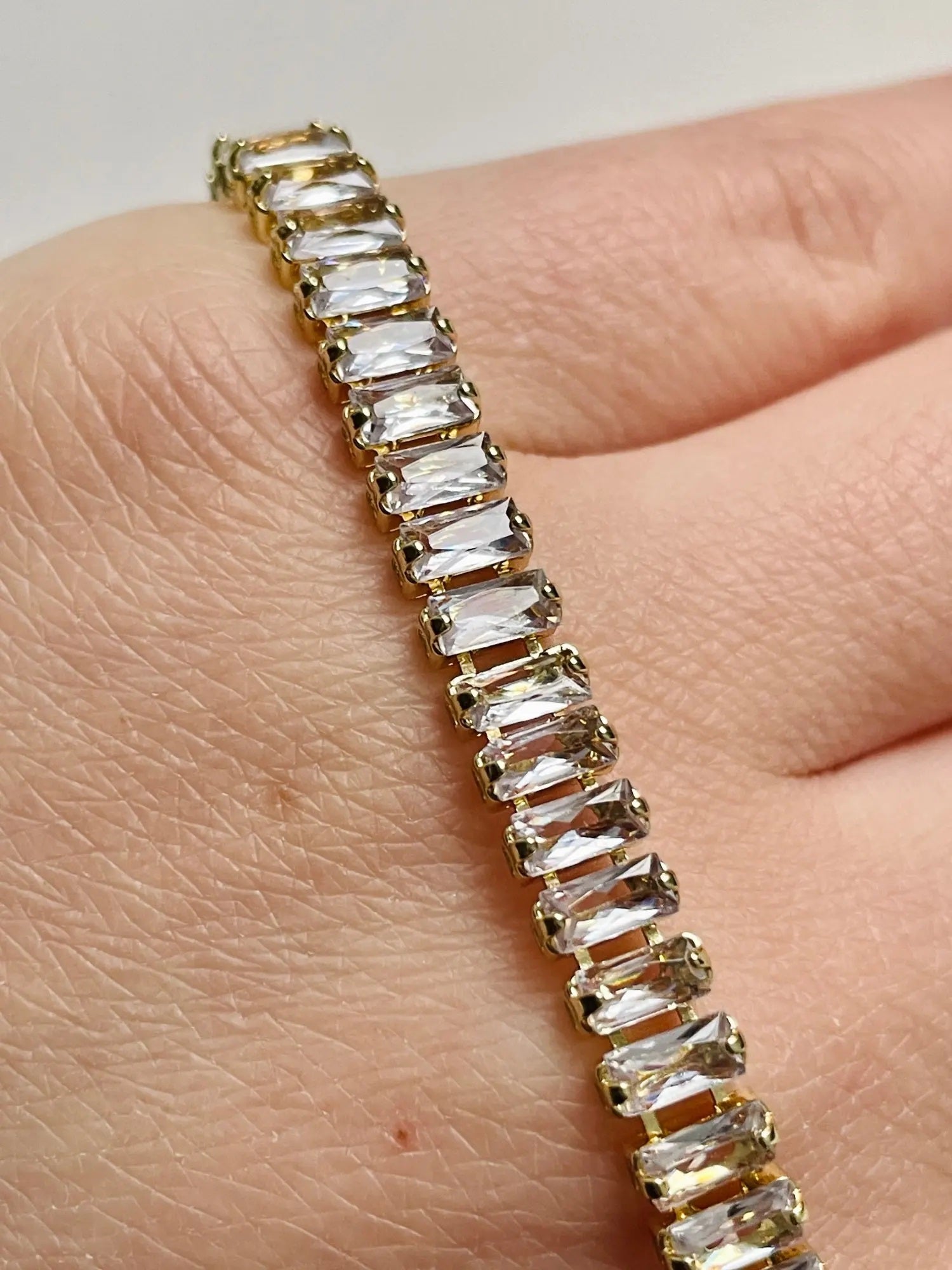 Damen Gold Rechteckige Edelstahl Cubic Zirconia Verstellbare Kettenarmbänder | Shop Nory