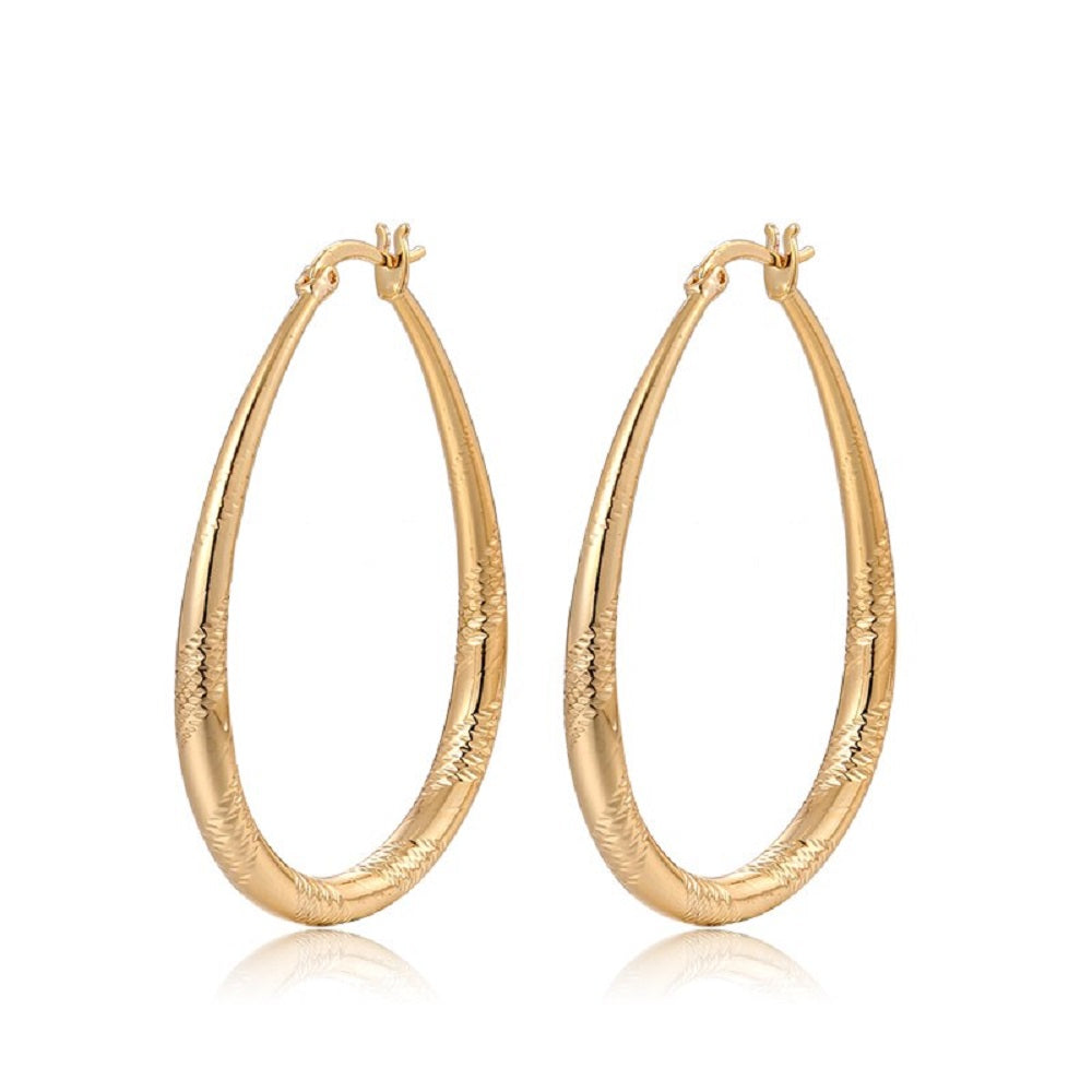 Große glänzende vergoldete ovale geschnitzte Cut-Hoops-Ohrringe | Shop Nory