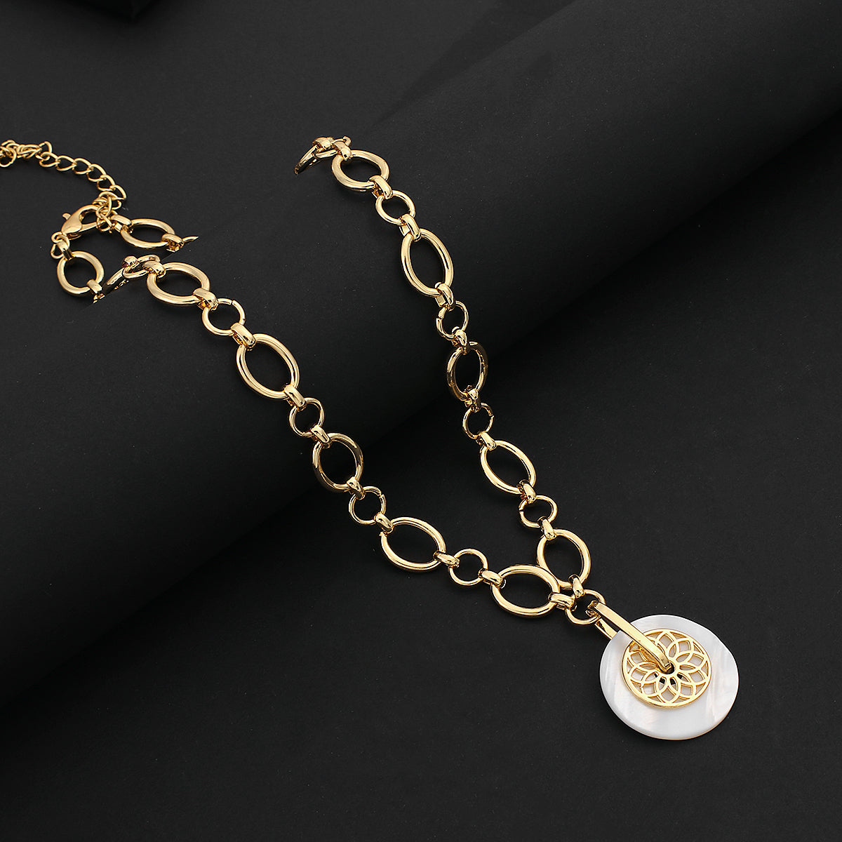 Damen Gold beschichtete runde Muschel Lotus Anhänger klobige runde Gliederkette Halskette | Shop Nory