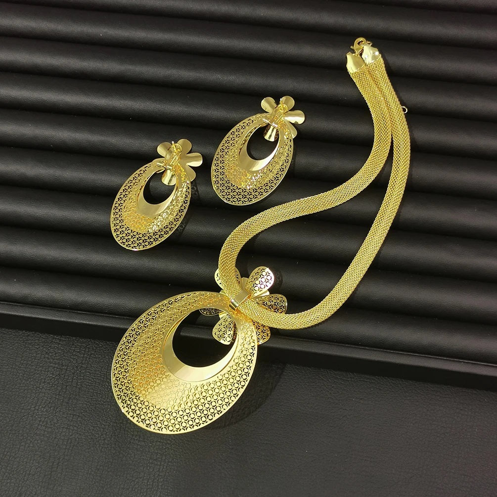 Damen Gold Big Oval Überlagerung Cutout Floral Anhänger Dicke Kette & Ohrringe Set | Shop Nory