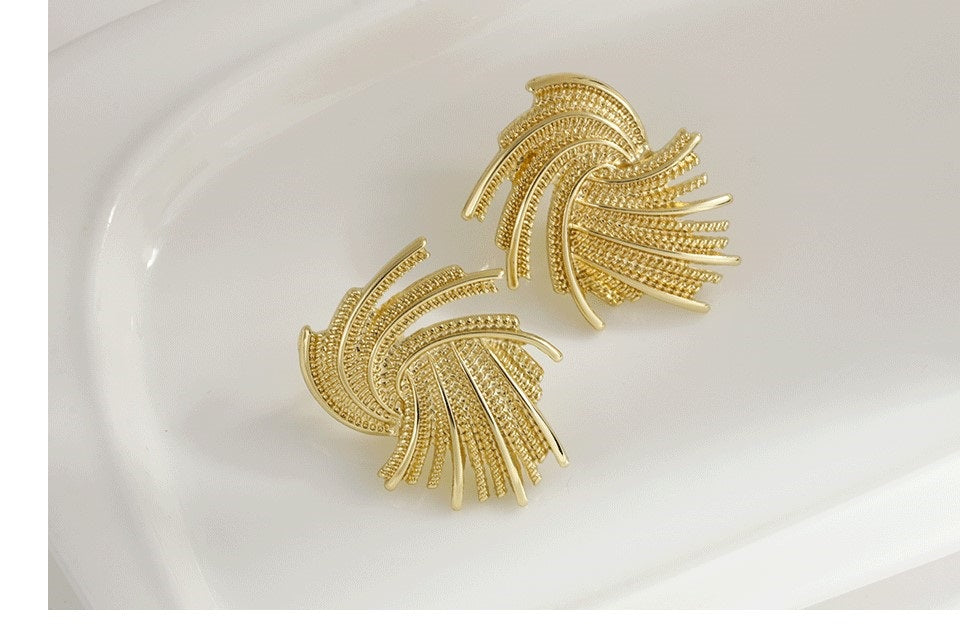 Damen Elegante Kühne Gold Einzigartige Schnitt Unregelmäßige Twist Geometrische Ohrringe | Shop Nory