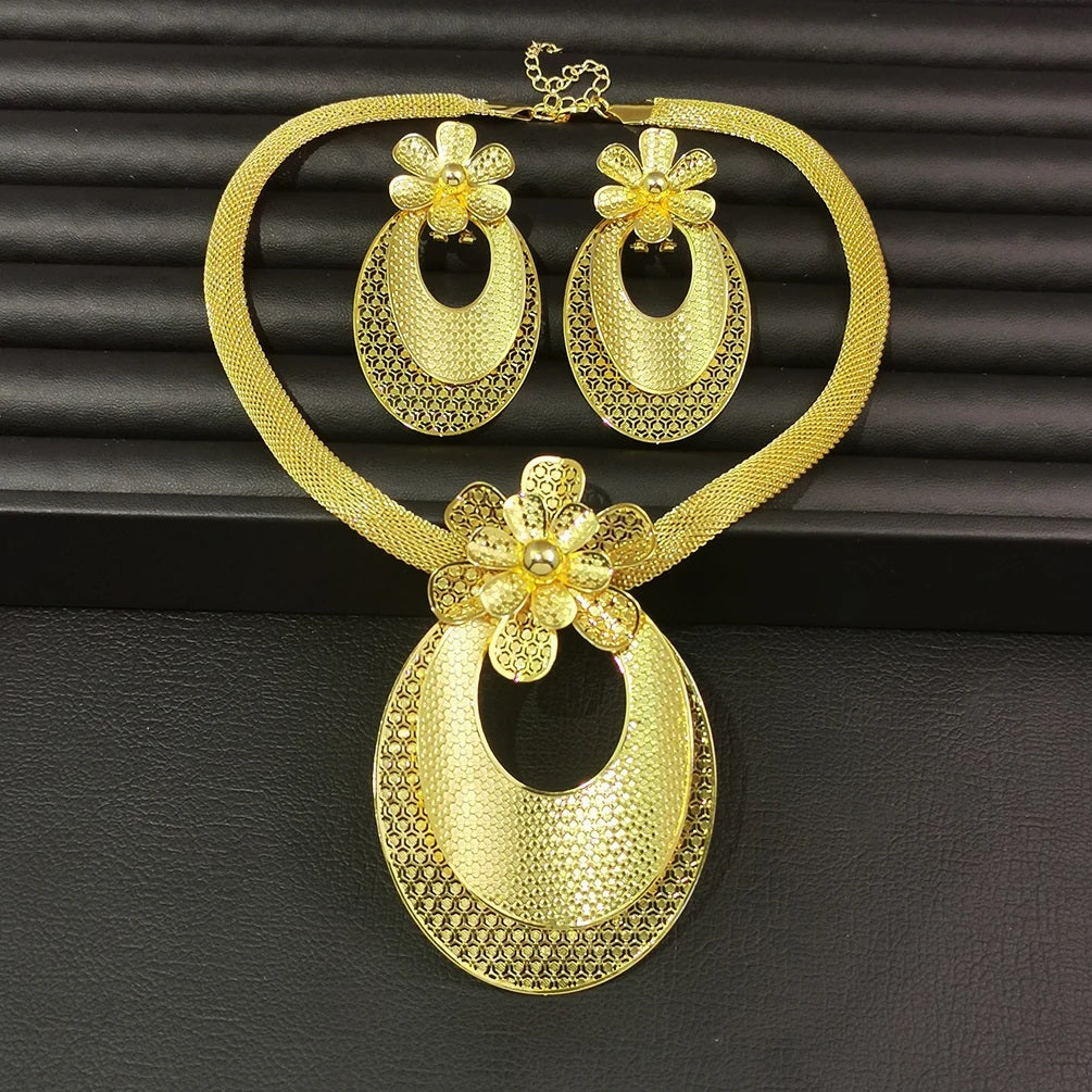 Damen Gold Big Oval Überlagerung Cutout Floral Anhänger Dicke Kette & Ohrringe Set | Shop Nory