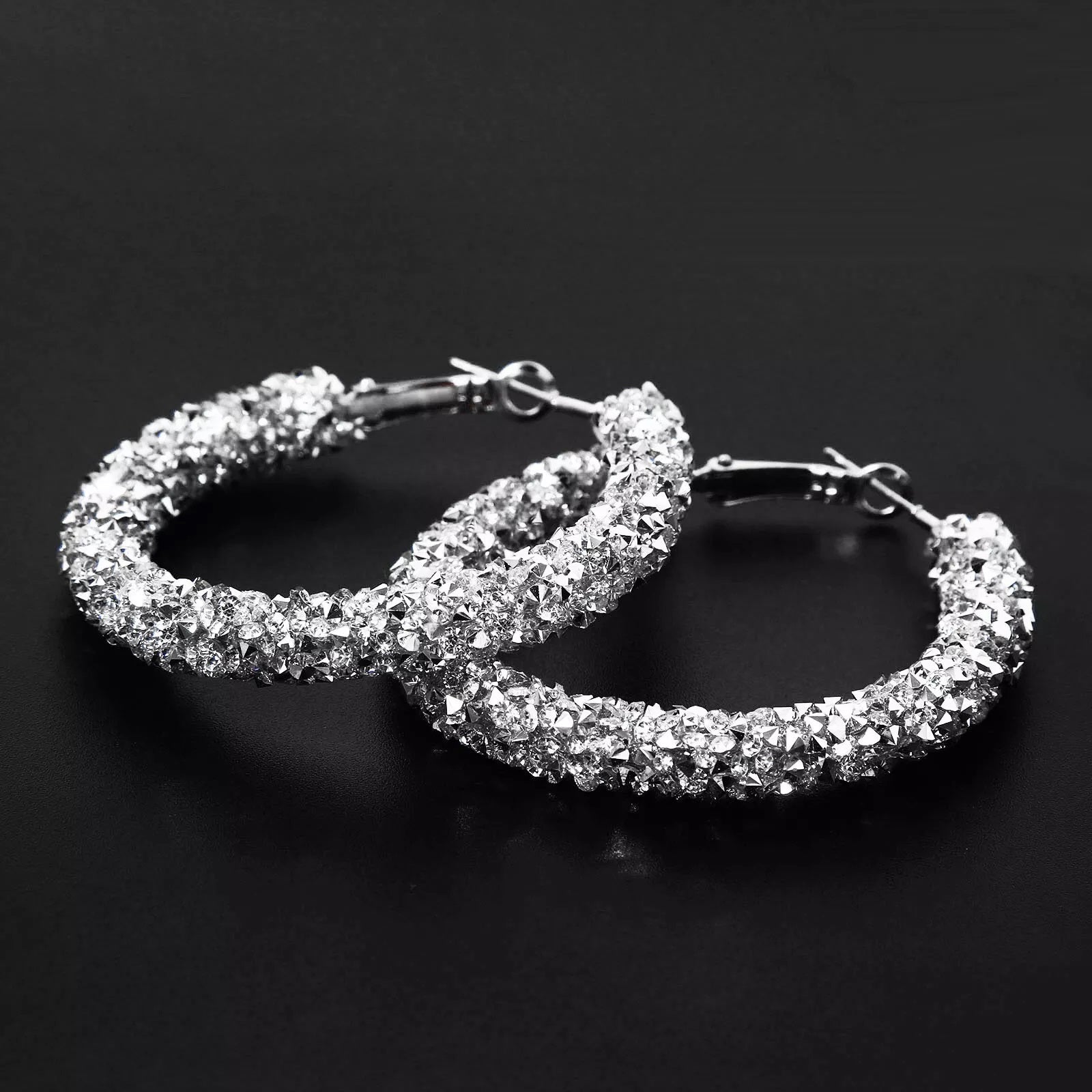 Damen Elegante Silber Chunky Netz Schicht Glänzende Schnitt Clip Hoop Ohrringe | Shop Nory