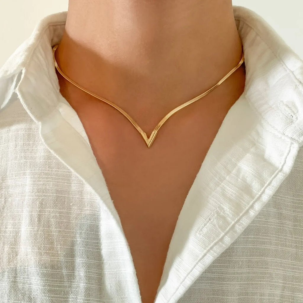 Damen V-förmiger Anhänger Flache Schlangenkette Clavicle Choker Halskette | Shop Nory