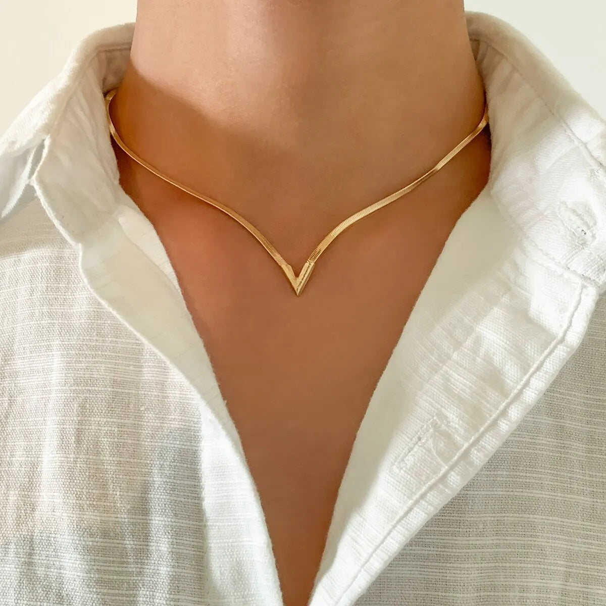 Damen V-förmiger Anhänger Flache Schlangenkette Clavicle Choker Halskette | Shop Nory