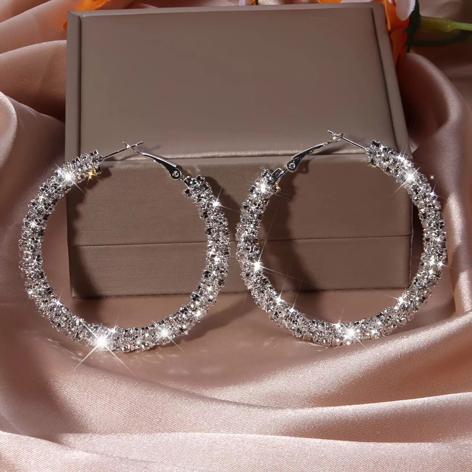 Damen Elegante Silber Chunky Netz Schicht Glänzende Schnitt Clip Hoop Ohrringe | Shop Nory