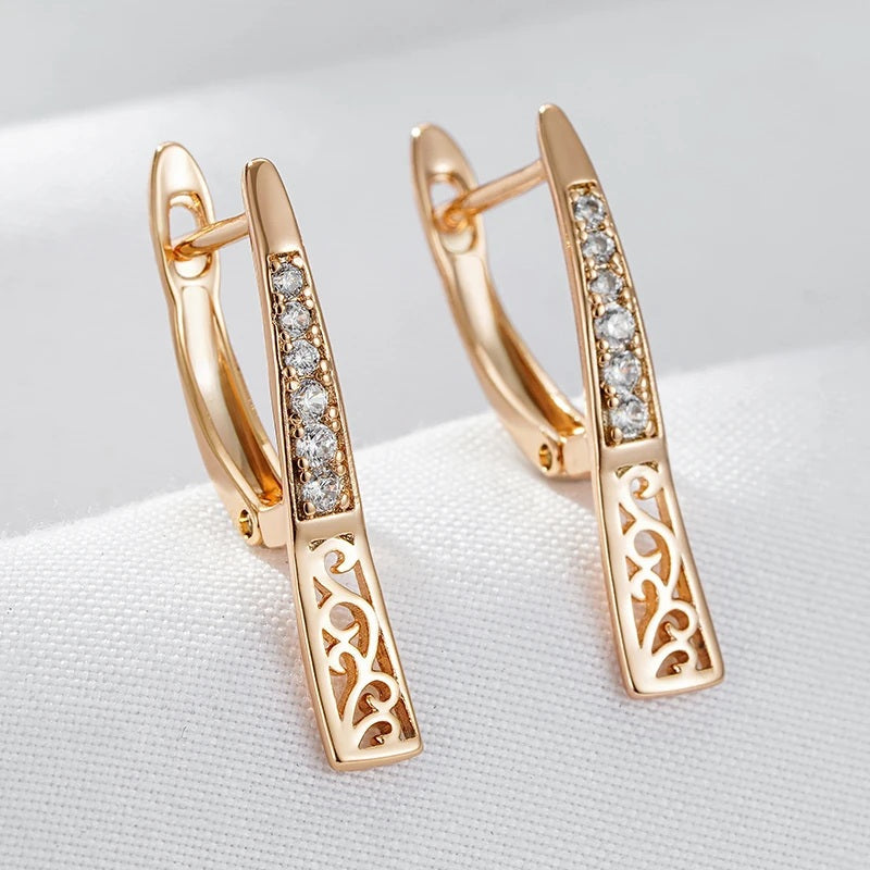 Damen 585 Roségold Y Form Ausschnitt Weiße Kristalle Klickverschluss Ohrringe | Shop Nory