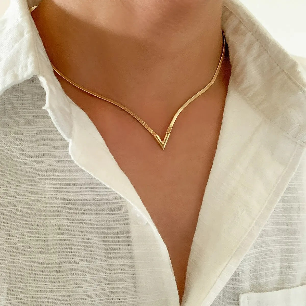 Damen V-förmiger Anhänger Flache Schlangenkette Clavicle Choker Halskette | Shop Nory
