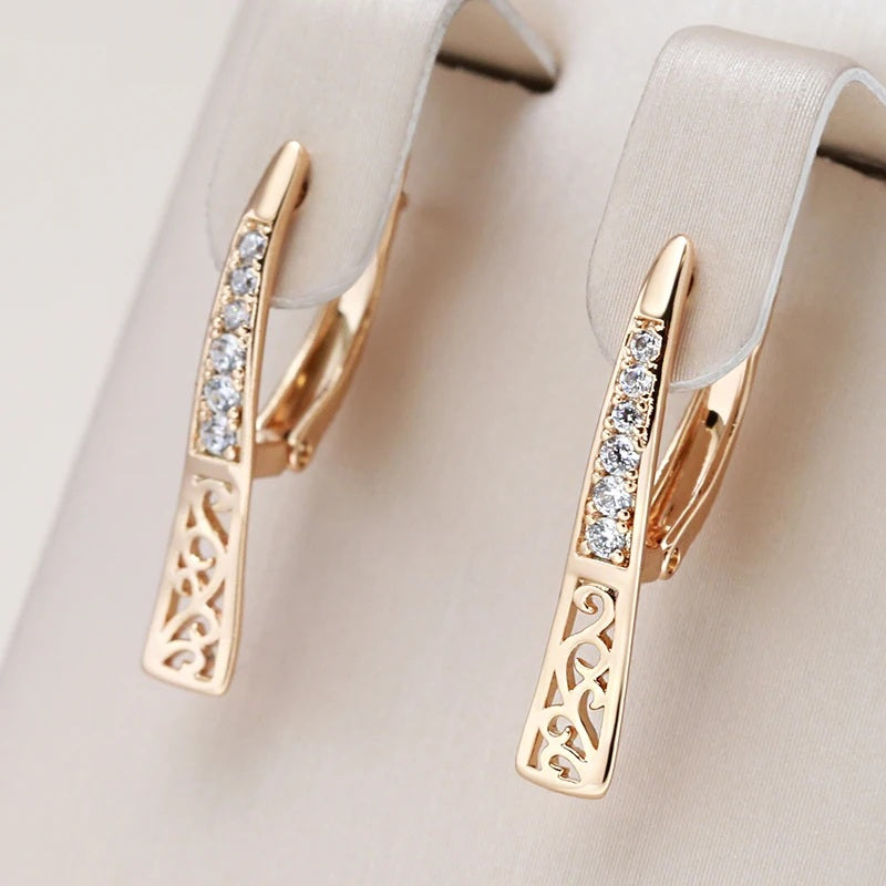 Damen 585 Roségold Y Form Ausschnitt Weiße Kristalle Klickverschluss Ohrringe | Shop Nory