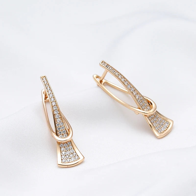 Damen Rose Gold Dreieck Einlage Voll Paved Zirkon Kurven Clip Rücken Damen Ohrringe | Shop Nory