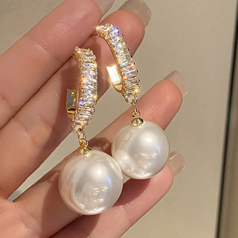 Luxuriöse Ohrringe mit Perlen und Zirkonia – Amara | Shop Nory