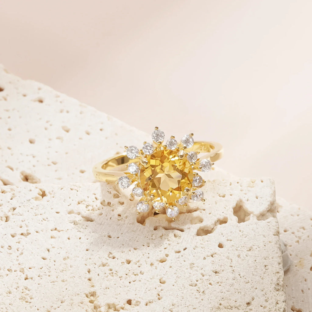 Goldener Citrinring mit großem gelbem Citrin und CZ Citrin Cocktailring Verlobungsring Cluster-Ring | Shop Nory